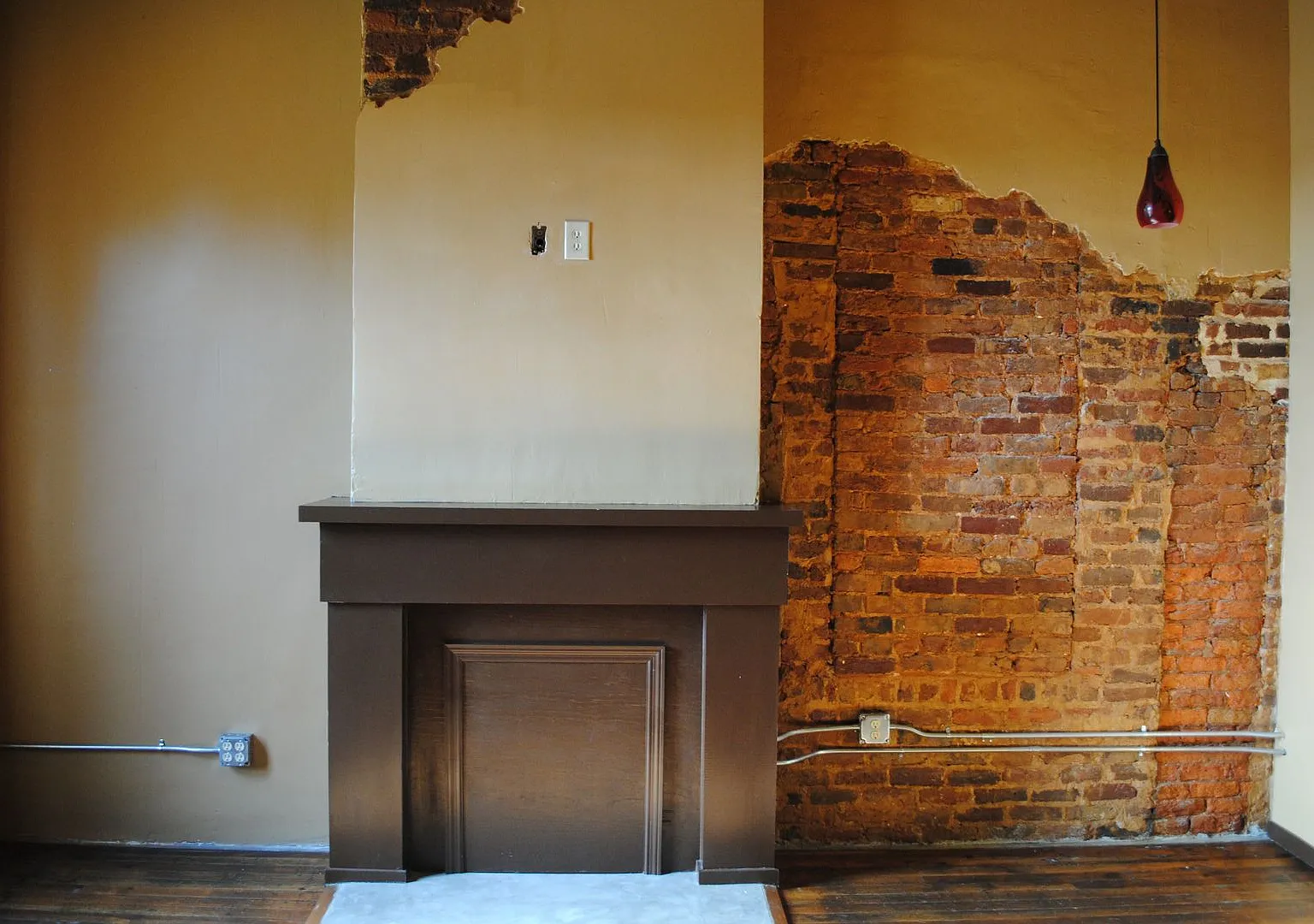 Beautiful 1BR Contemporary Downtown Loft — Photo 4