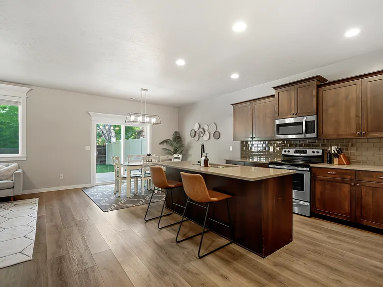 2700 E Clarene Dr — Photo 5