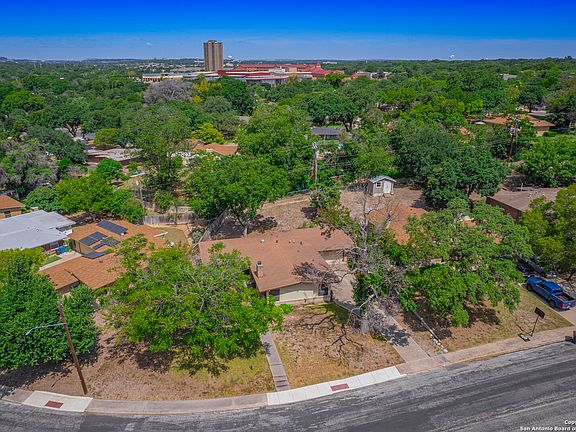 2nd image of 143 GREEN MEADOW BLVD