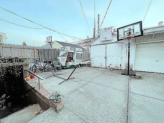 3rd image of 2043 W 10th St