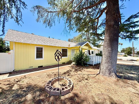 2nd image of 41861 Acacia Ave