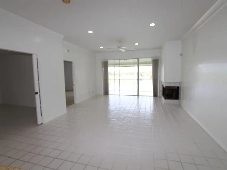 451 Hamptoncrest Cir #307 — Photo 4