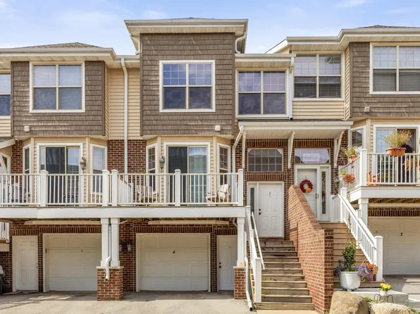 812 Timber Ridge COURT #10, Waukesha, WI 53189