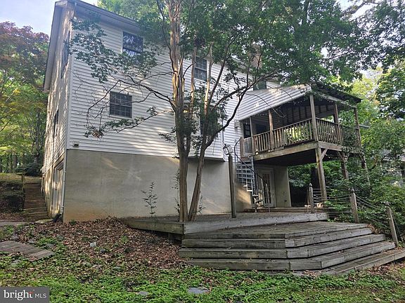 3rd image of 5825 Magnolia Cir