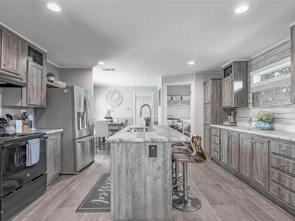 844 Harbor Point Dr, Trinity, TX 75862