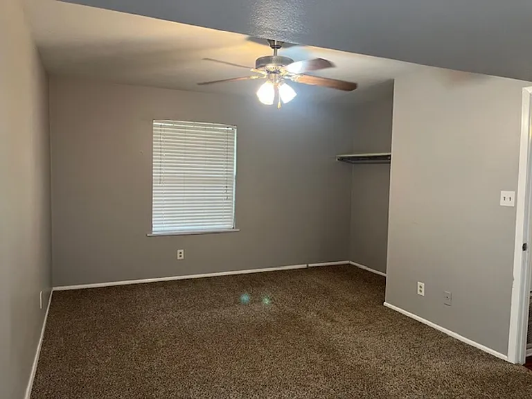 1306 Carnation Ln — Photo 17