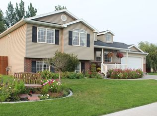 400 E Palomino Dr, Sugar City, ID 83448