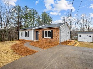 1921 Clover Trl, Walkertown, NC 27051
