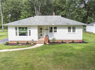 6082 Mackenzie Rd, North Olmsted, OH 44070