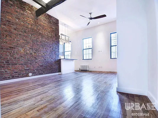 Rented by Urbane Brokerage | media 18