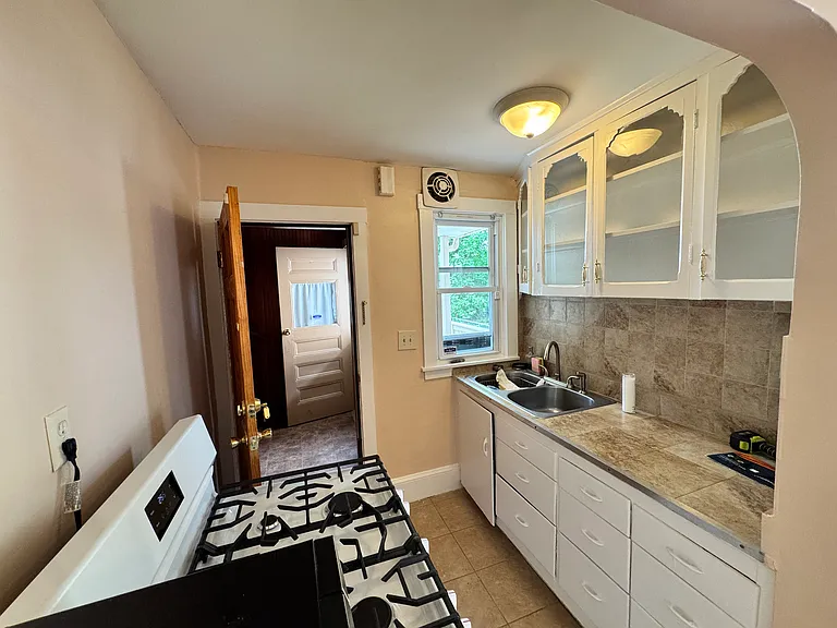 51 Babbitt St #1 — Photo 6