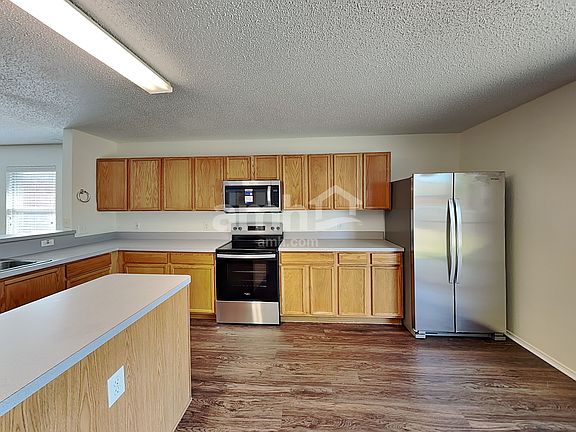 3rd image of 1641 Thornhill Ln