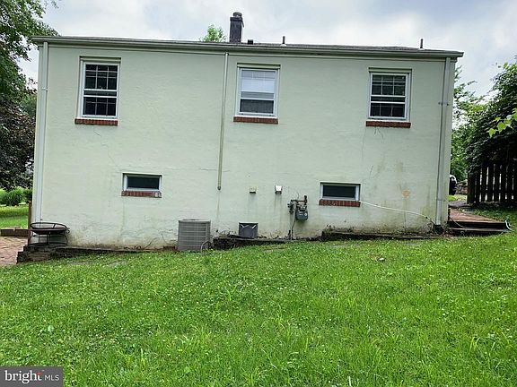 5th image of 8320 Robey Ave