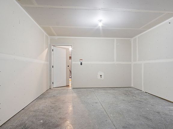 4th image of 786 Peregrine Cir #4
