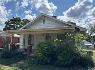 702 E Raleigh St, Siler City, NC 27344