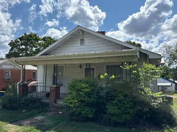 702 E Raleigh St, Siler City, NC 27344