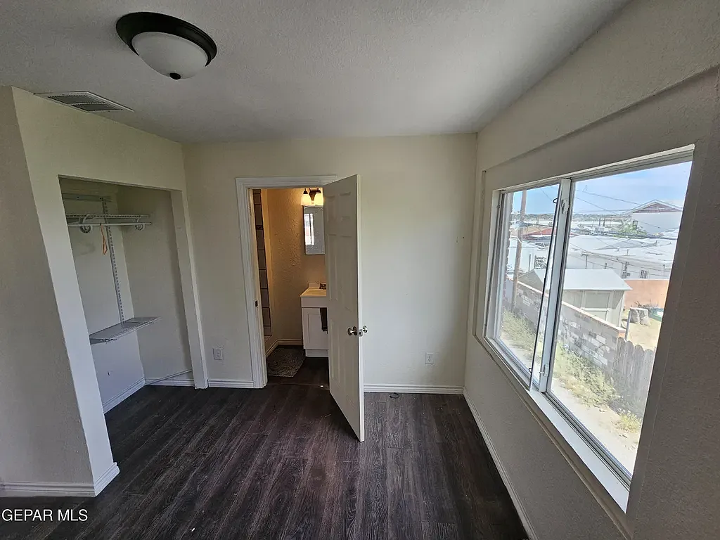 Building Photo - 3804 Nations Ave #2