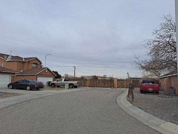 4th image of 609 Minaret Dr SW