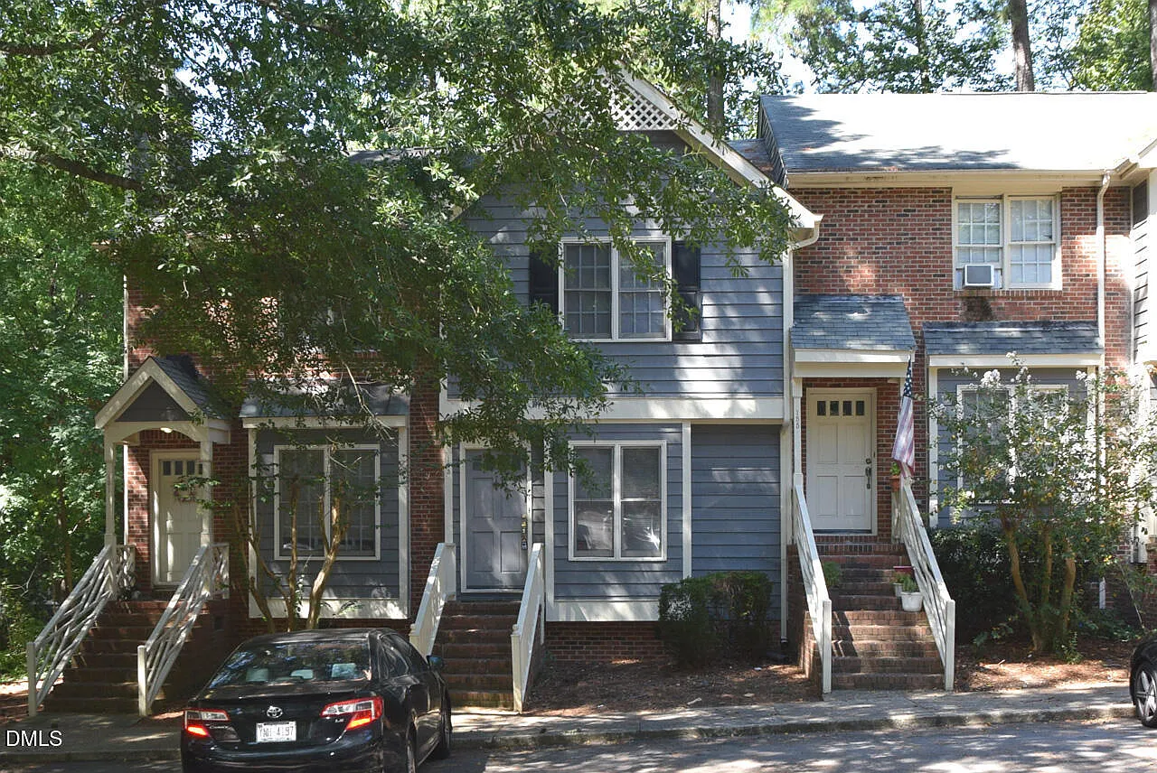 2 bed, 2.5 bath, 1112 sqft, $1,600 — Photo 1