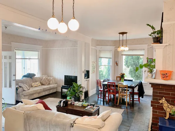 922 N Garden St, Bellingham, WA 98225