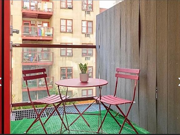 3rd image of 190 E 7th St APT 307