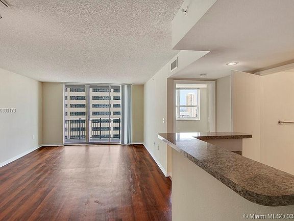 4th image of 1115 Brickell Bay Dr #1604