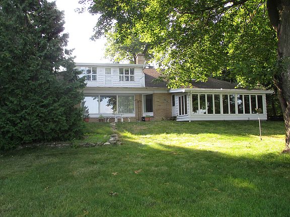 3rd image of 818 Lake Shore Dr