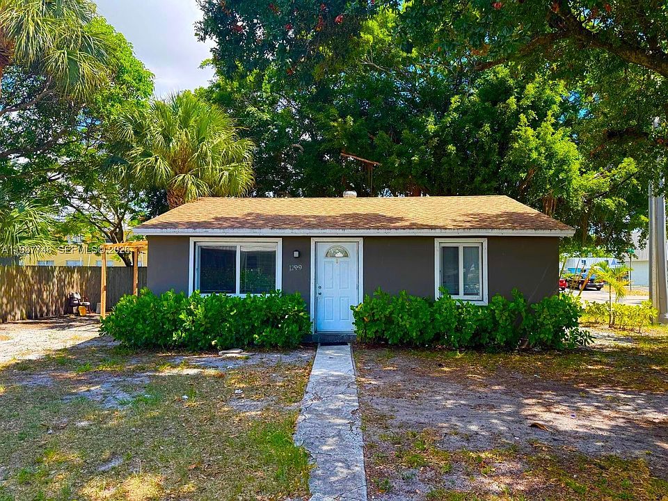 1st image of 1299 NE 40th Ct