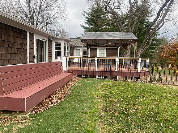 3rd image of 7490 Heatherwood Ln