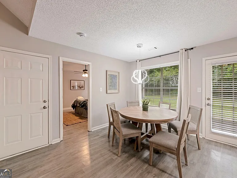 6839 Sandy Creek Dr — Photo 7