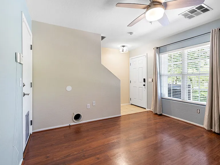 2256 E Huntington Dr — Photo 5