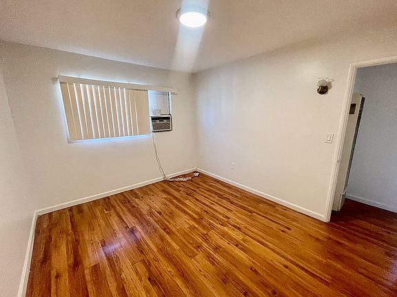3rd image of 924 W Angeleno Ave APT C