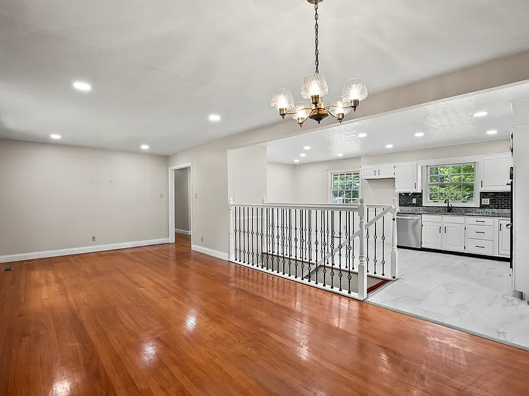 7720 Devonshire Dr — Photo 11