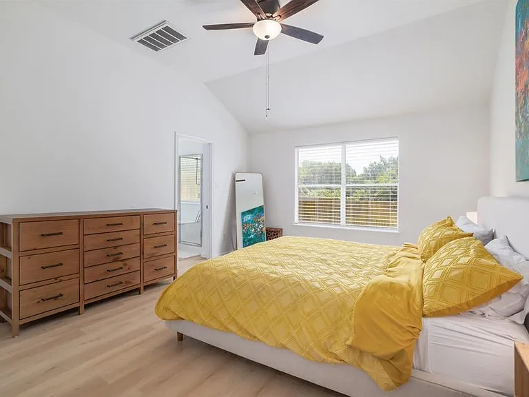 1819 Melissa Oaks Ln — Photo 14
