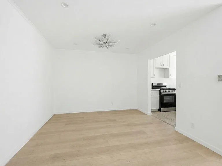 337 S Rexford Dr #3 — Photo 6