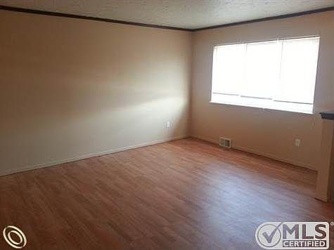 4 - Living Room.jpg
