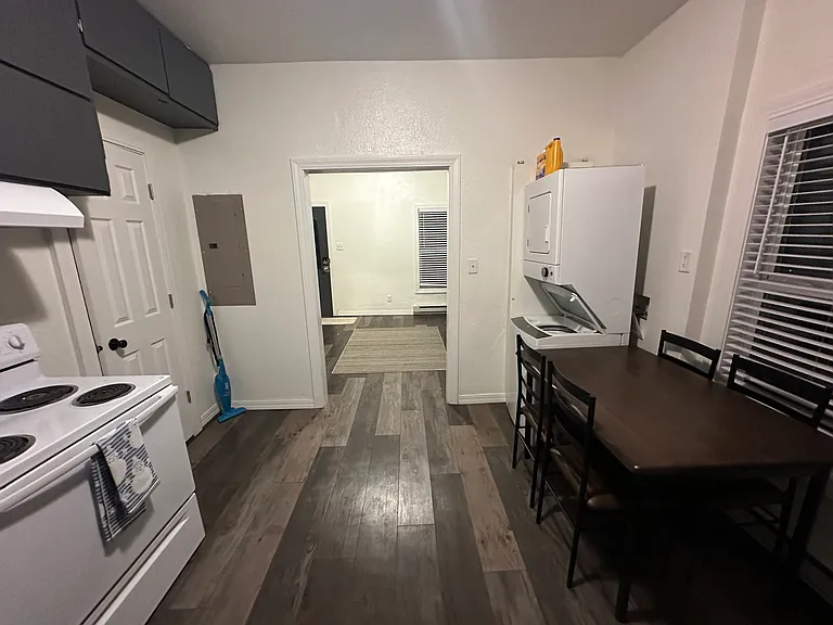 345 7th Ave W #1 — Photo 3