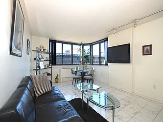 Rented by R New York