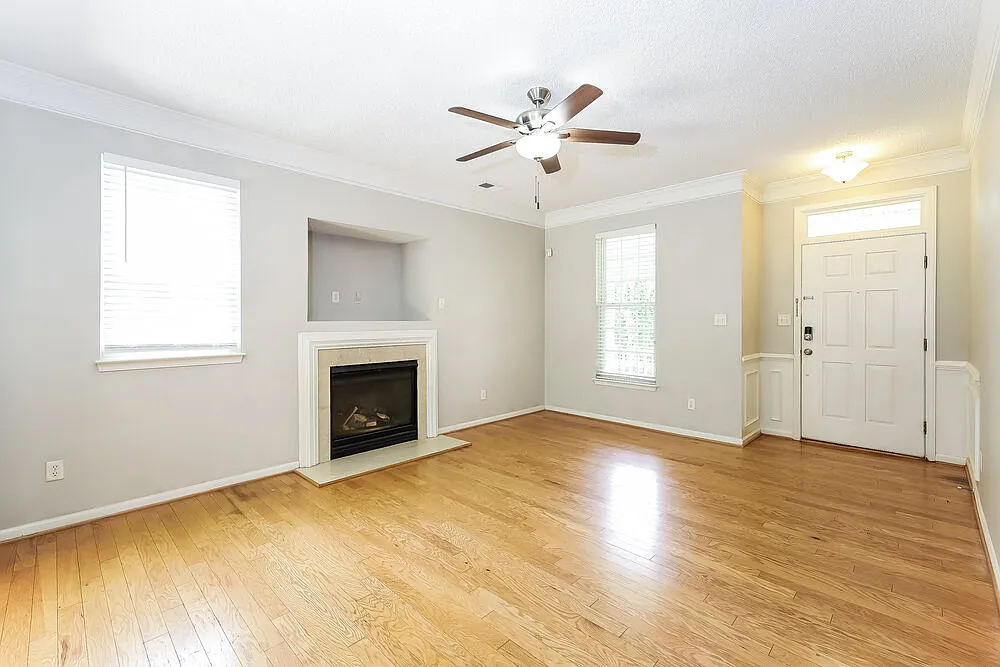 3 bed, 2.5 bath, 1911 sqft, $2,095 — Photo 4
