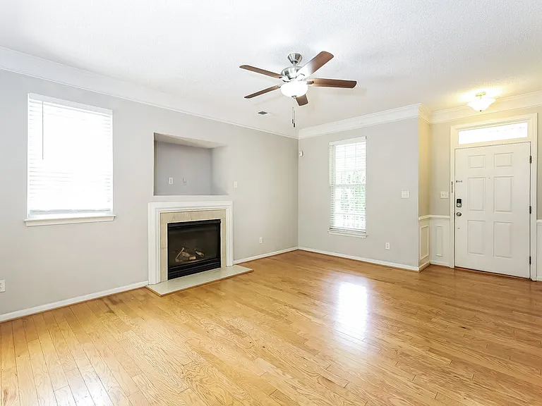 6918 Lowen Rd — Photo 4