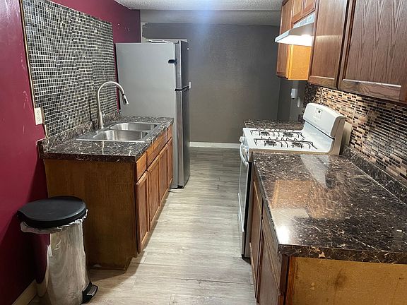 2nd image of 574 Orleans St #2