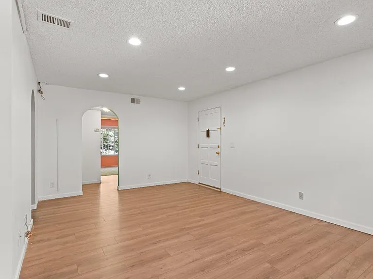 1083 Alta Mira Dr — Photo 16