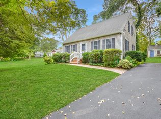 89 Davis Rd, Falmouth, MA 02540