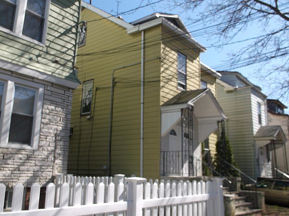 5th image of 356 Leslie St