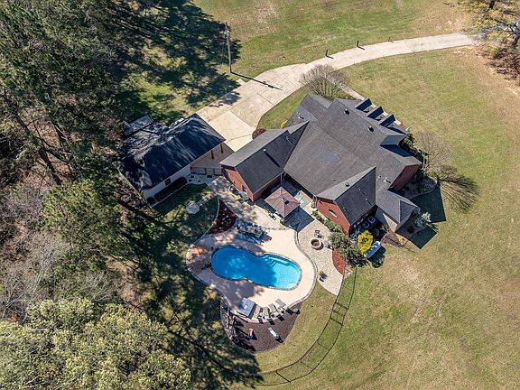 2nd image of 4851 Yarbrough Rd