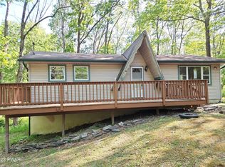 112 Deer Trl, Dingmans Ferry, PA 18328