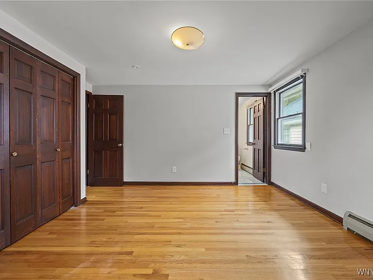 80 Capen Blvd — Photo 15
