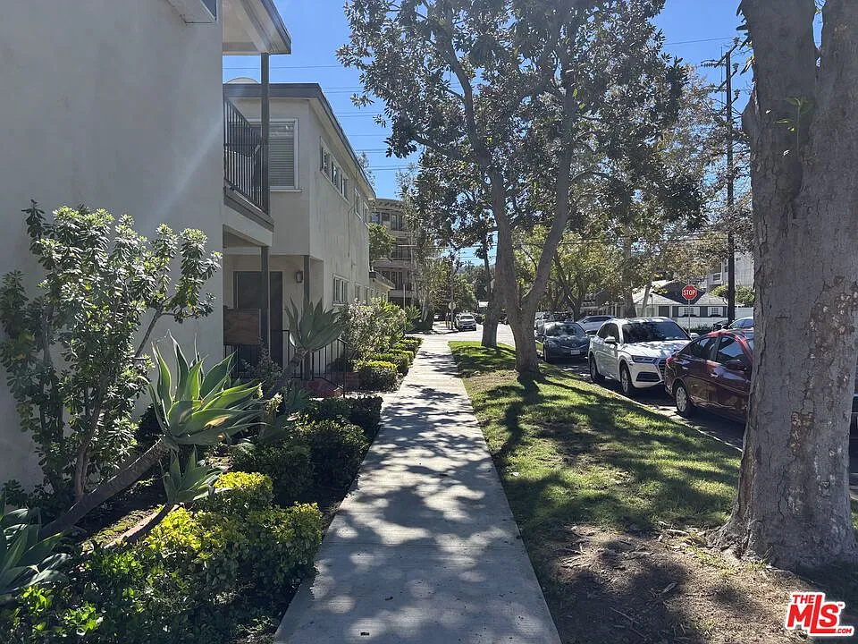 1 bed, 1.0 bath, $2,400 — Photo 1