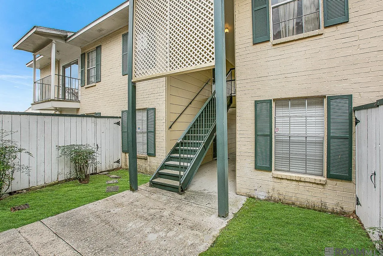 2 bed, 1001 sqft, $1,300 — Photo 3