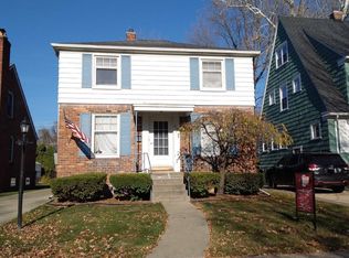 1836 Brys Dr, Grosse Pointe Woods, MI 48236